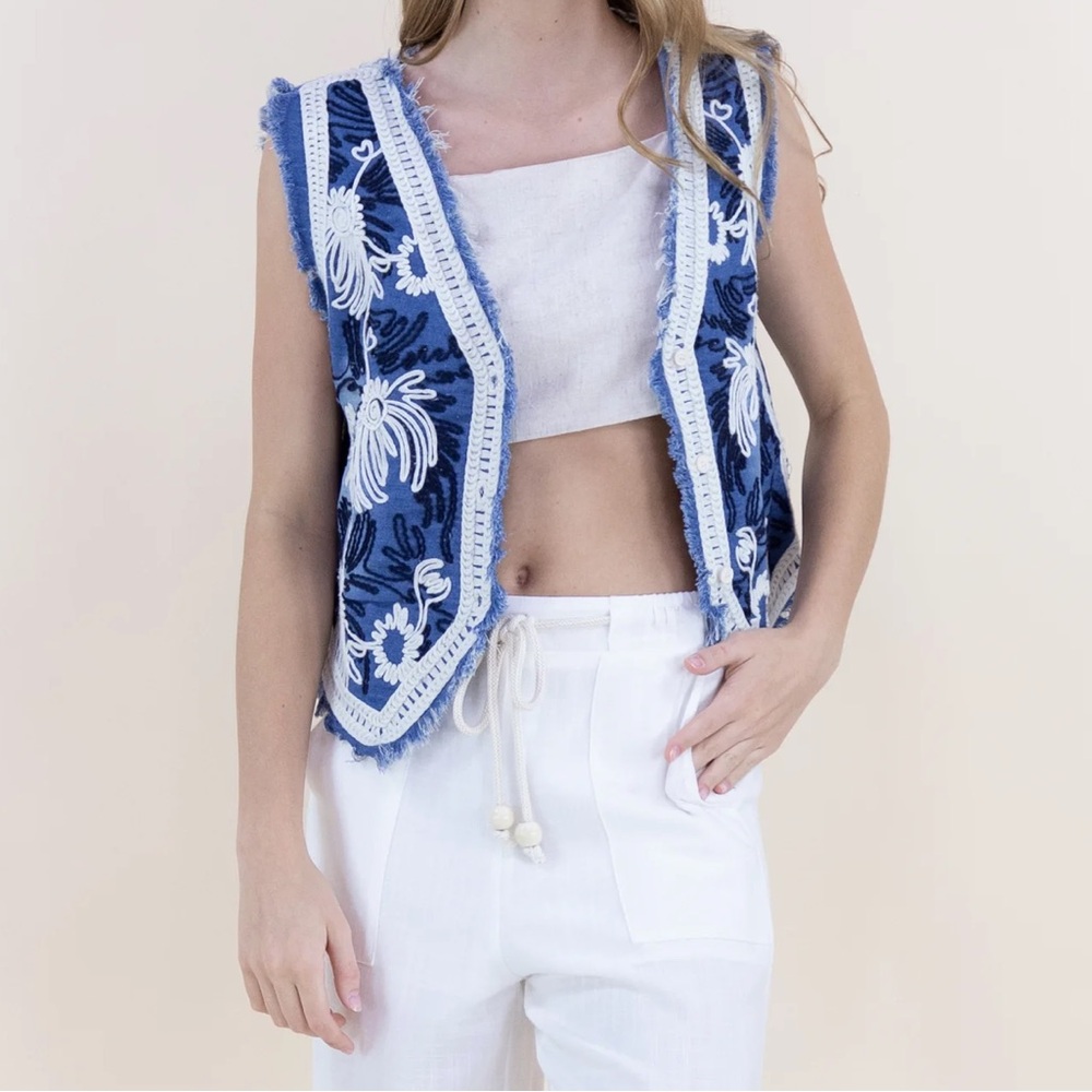 W3. NEW Western Denim Embroidered Vest Blue & White Raw Hem Wildflower Design